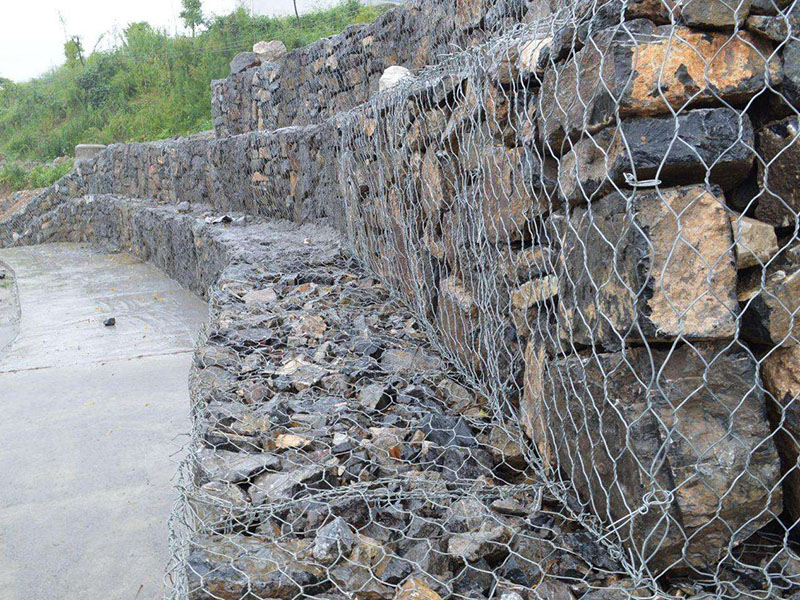 石籠網(wǎng)可用于邊坡支護(hù)、基坑支護(hù)、山體巖面掛網(wǎng)噴漿、邊坡植生