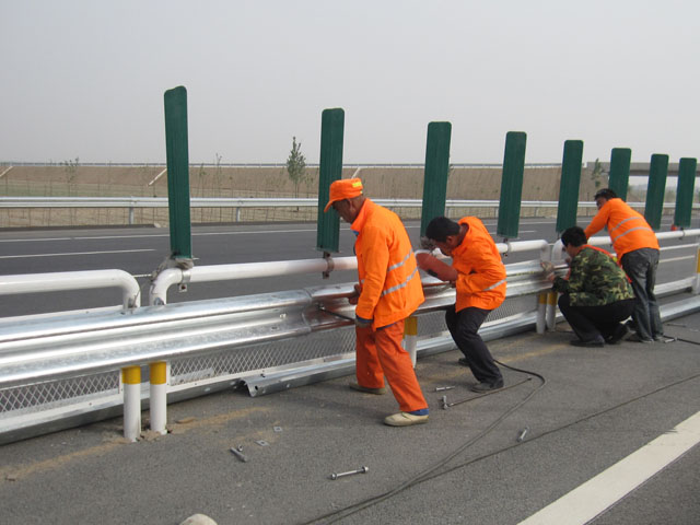 云南分隔帶護欄板