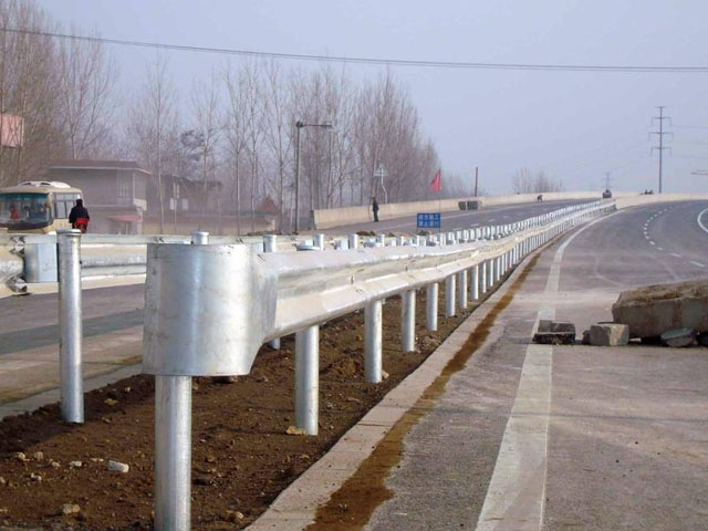 云南分隔帶護欄板