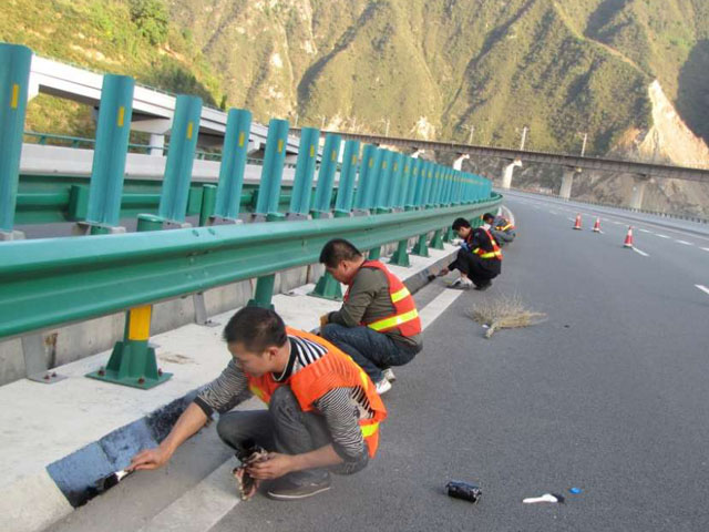 云南分隔帶護欄板