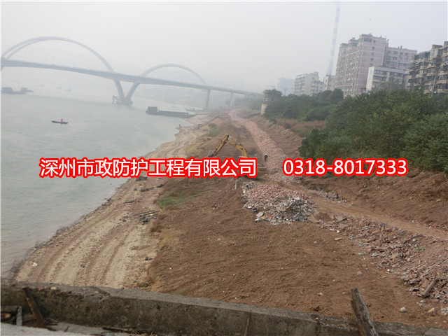 格賓石籠施工先進(jìn)行清基才能進(jìn)行砌筑